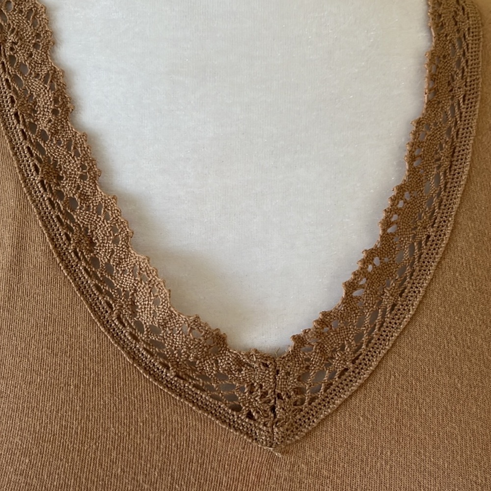 Camel colored lace V-neck top - Picture 6 of 11